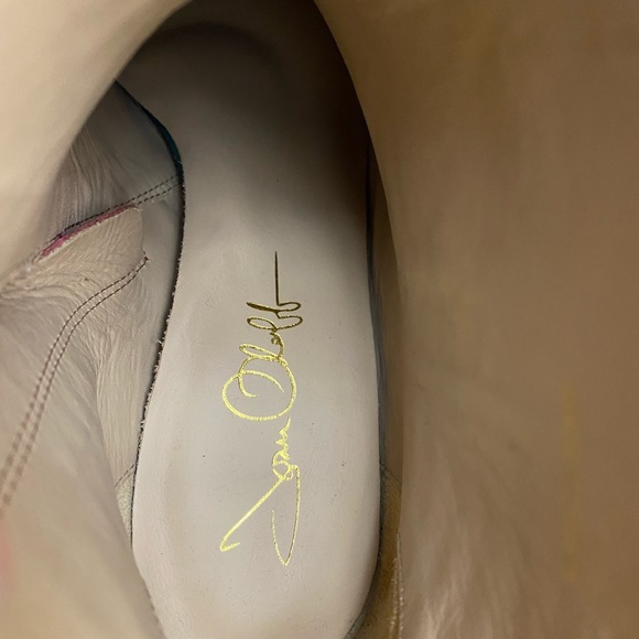 AERON RED HOT EMBOSSED CROCO BOOTIES by Joan Oloff Size 8 - Picture 4 of 11